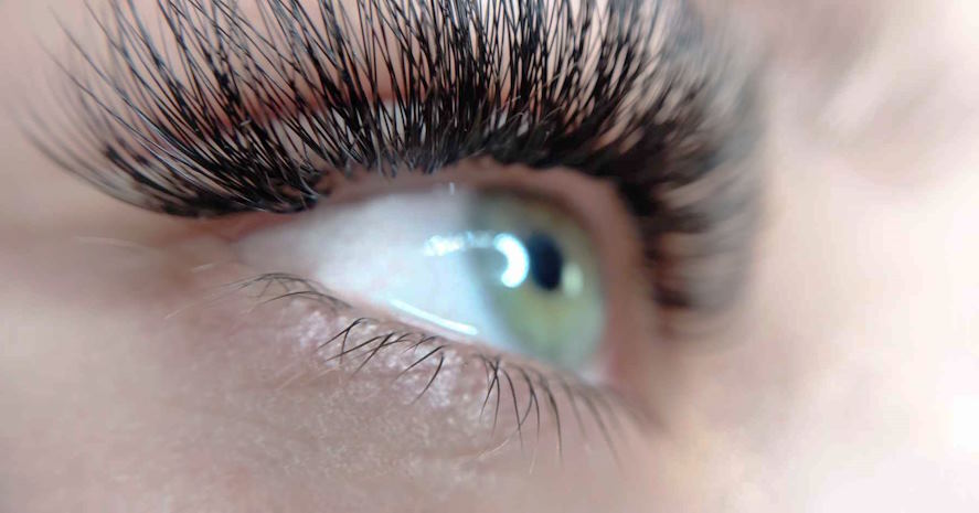 natural-looking-false-lashes